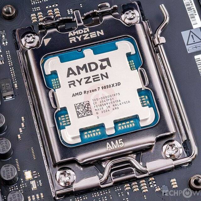 AMD Ryzen 7 9850X3D (Box) - صورة 3